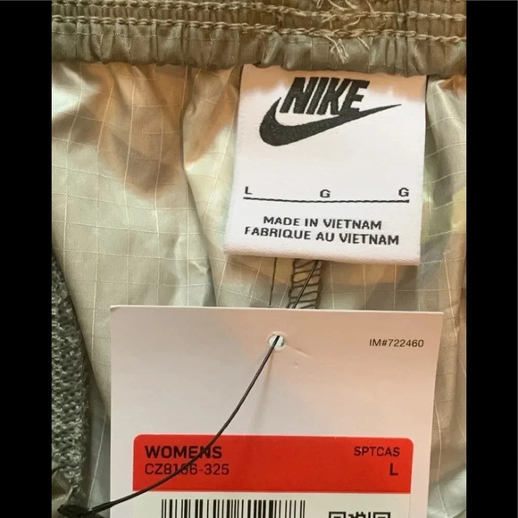 NIKE Mid Rise Joggers Pant Camo Print Women’s Large NWT - Picture 7 of 9